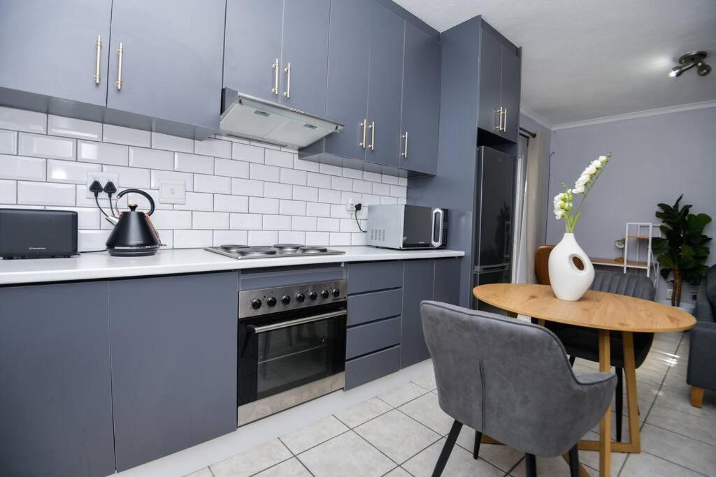 Comfy Hatfield Appartment Pretoria-Noord Exterior foto
